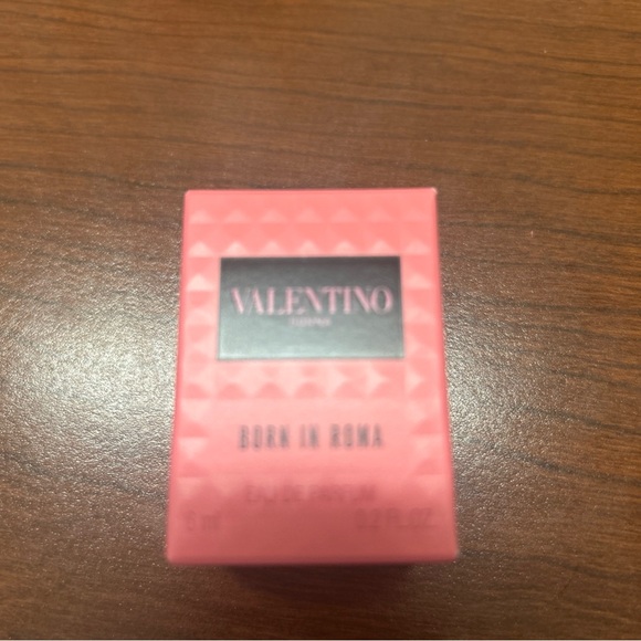 Valentino Donna BORN IN ROMA Women Perfume 6ml-0.2oz EDP Splash MINI SIZE - Picture 2 of 3